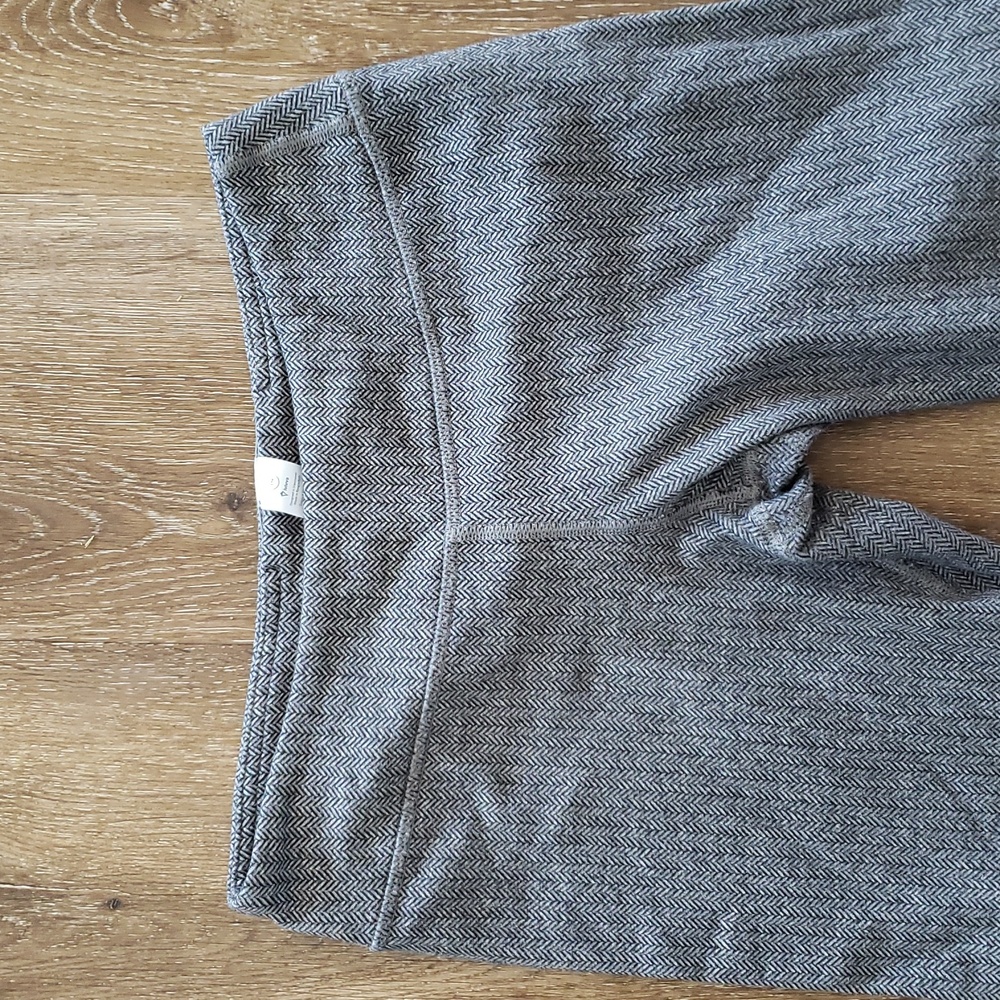 Ivivva by Lululemon Grey/Black Herringbone Print Leggings size 14 teen girls